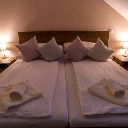 Rozsa Etterem & Panzio Bed and Breakfast Πετς Εξωτερικό φωτογραφία