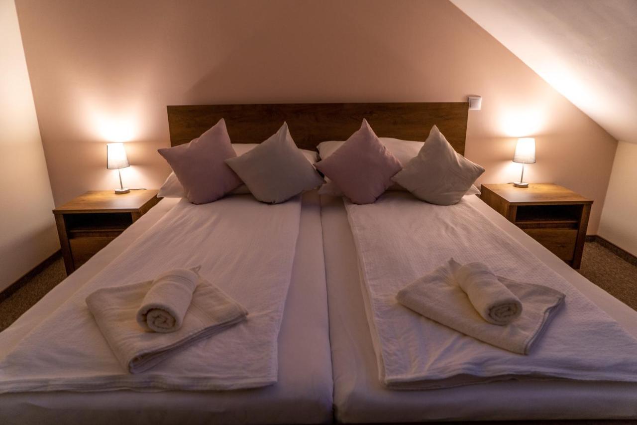 Rozsa Etterem & Panzio Bed and Breakfast Πετς Εξωτερικό φωτογραφία